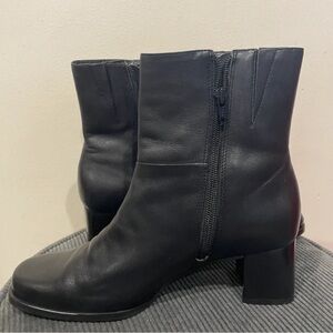 Easy Spirit Sleek Black Ankle Boots
